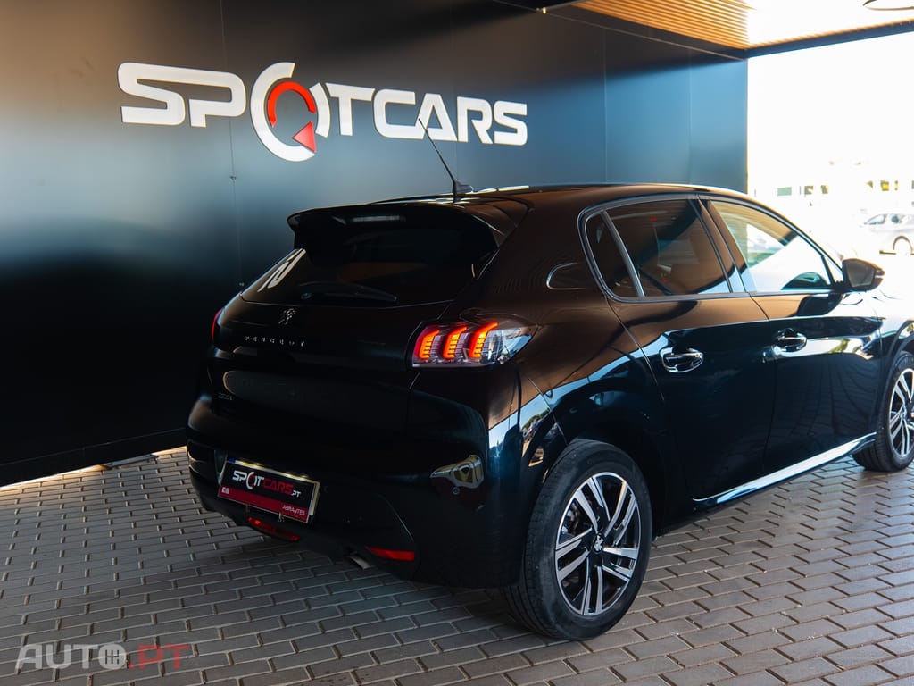 Peugeot 208 1.2 PureTech Allure EAT8