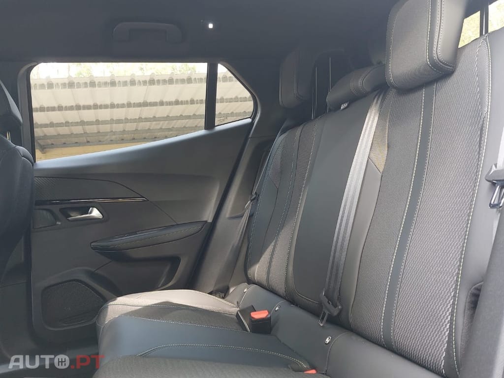 Peugeot E-2008 54 kWh GT