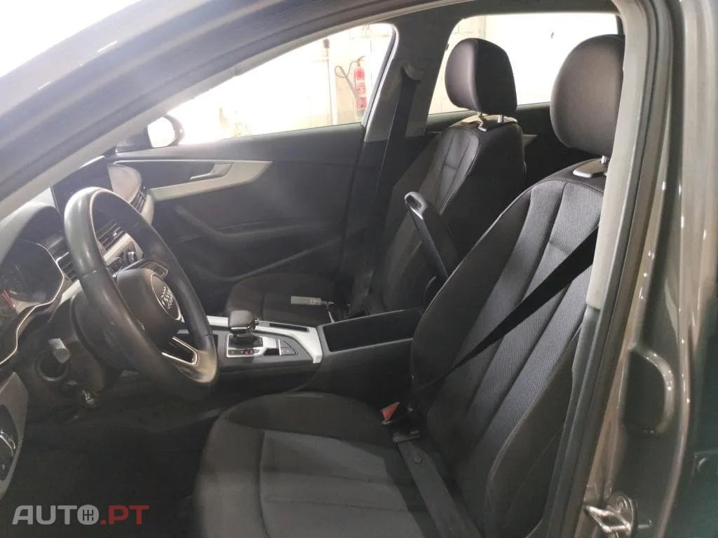Audi A4 Avant 30 TDI S tronic