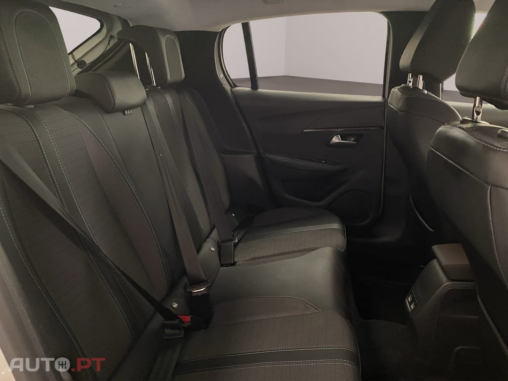 Peugeot E-208 50 kWh Allure Pack