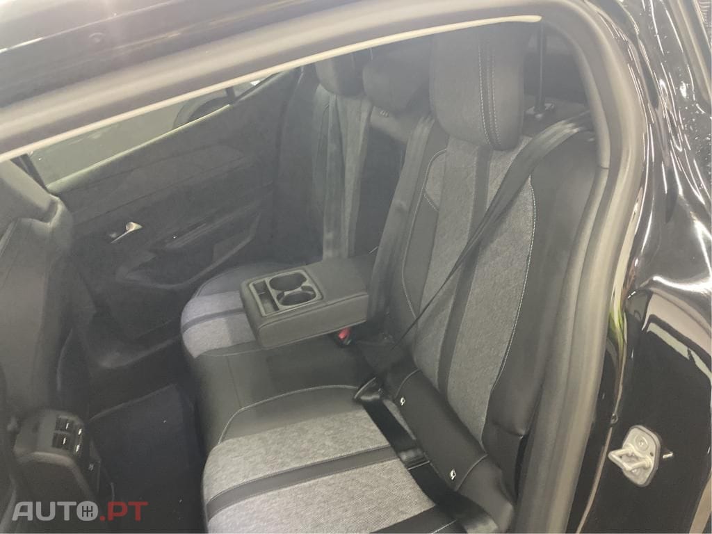 Peugeot 408 1.2 PureTech Allure EAT8
