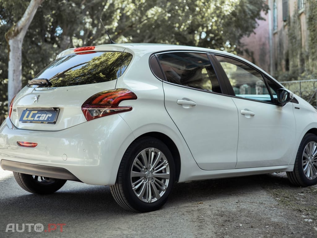 Peugeot 208 1.2 PureTech Signature