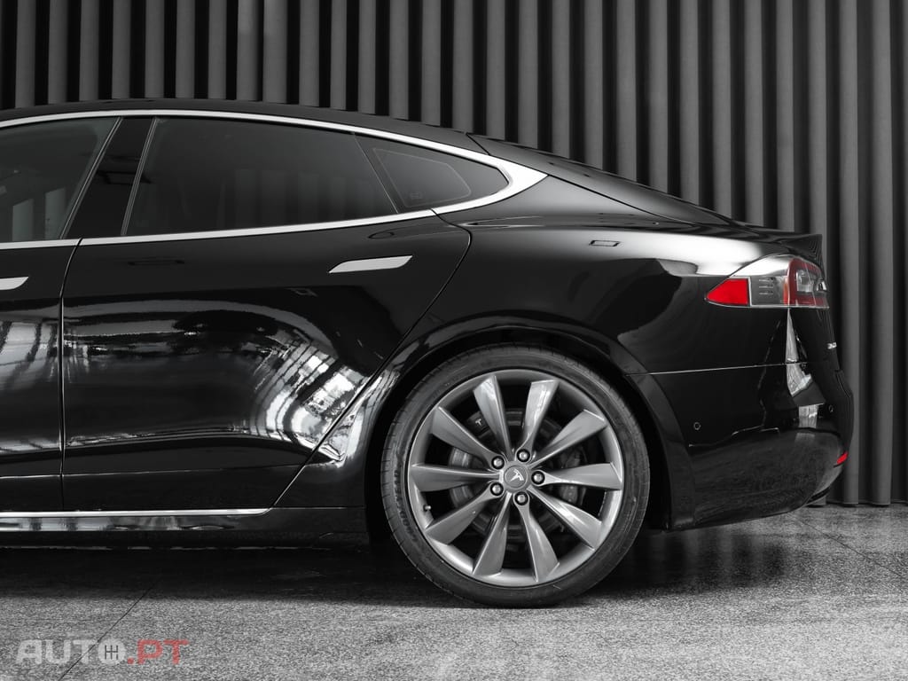 Tesla Model S 90D