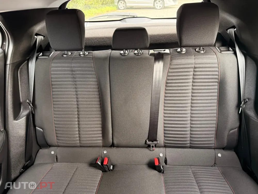 Peugeot 2008 1.2 PureTech Active Pack — fotografia 22