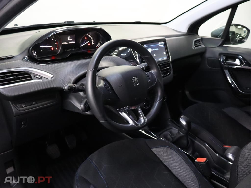 Peugeot 2008 Signature 1.5 BlueHDi 