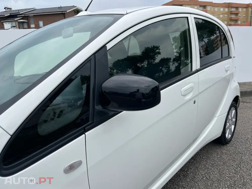Peugeot iOn Active