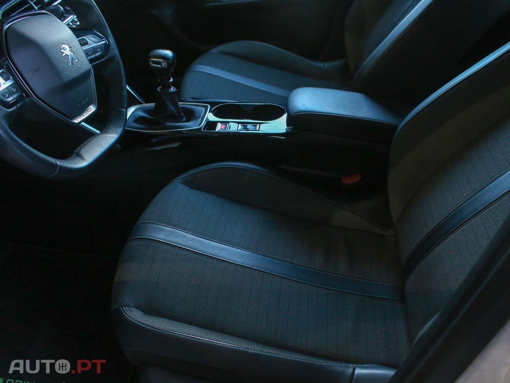 Peugeot 2008 1.2 PureTech Allure