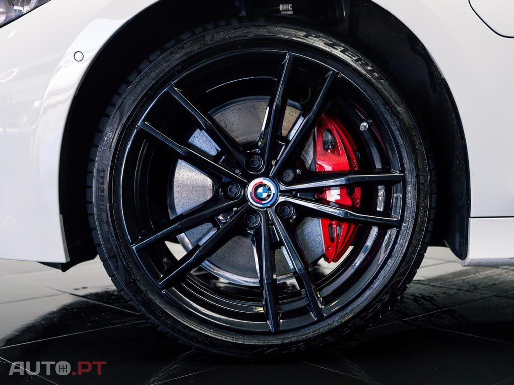 BMW 330 e Pack Desportivo M Auto