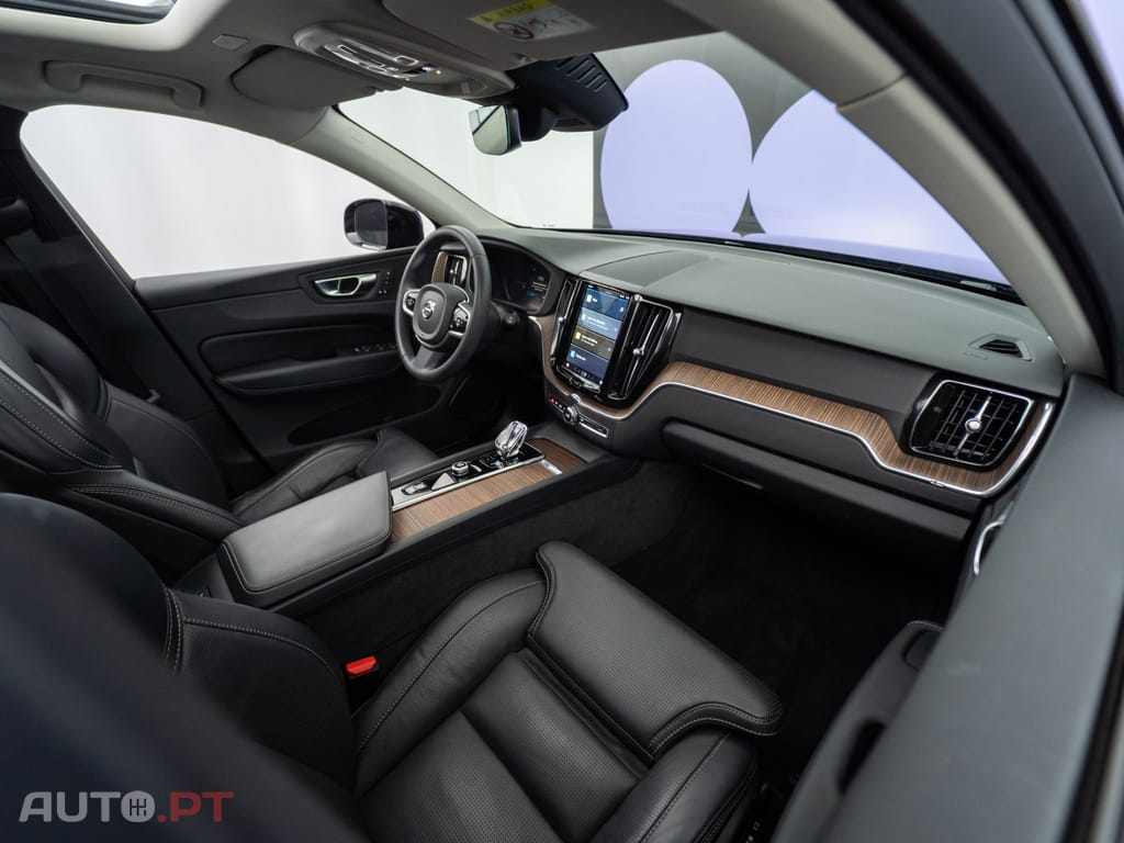 Volvo XC60 2.0 T6 PHEV Plus Dark