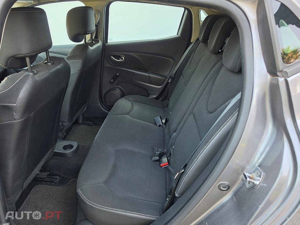 Renault Clio 1.5 dCi Confort — fotografia 8