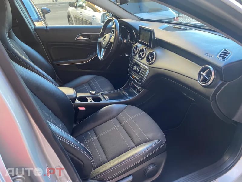 Mercedes-Benz GLA 180 180