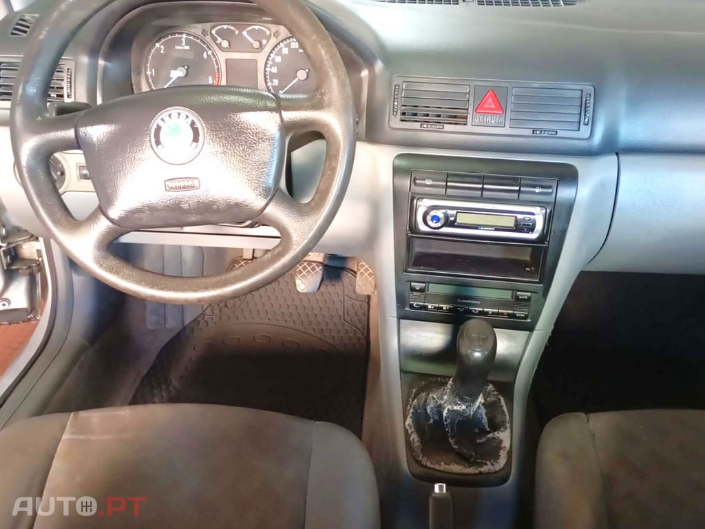 Skoda Octavia 1.6 SLXI 101 cv