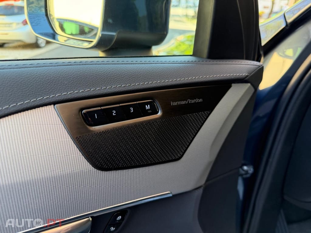 Volvo XC90 2.0 T8 PHEV Ultimate Dark AWD