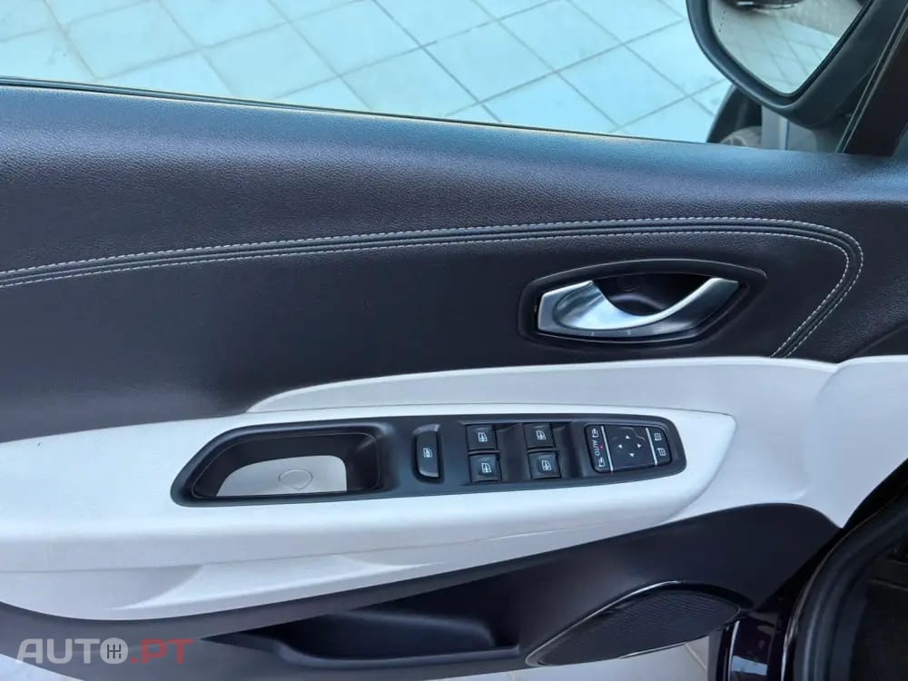 Renault Captur 1.2 TCe Initiale Paris EDC