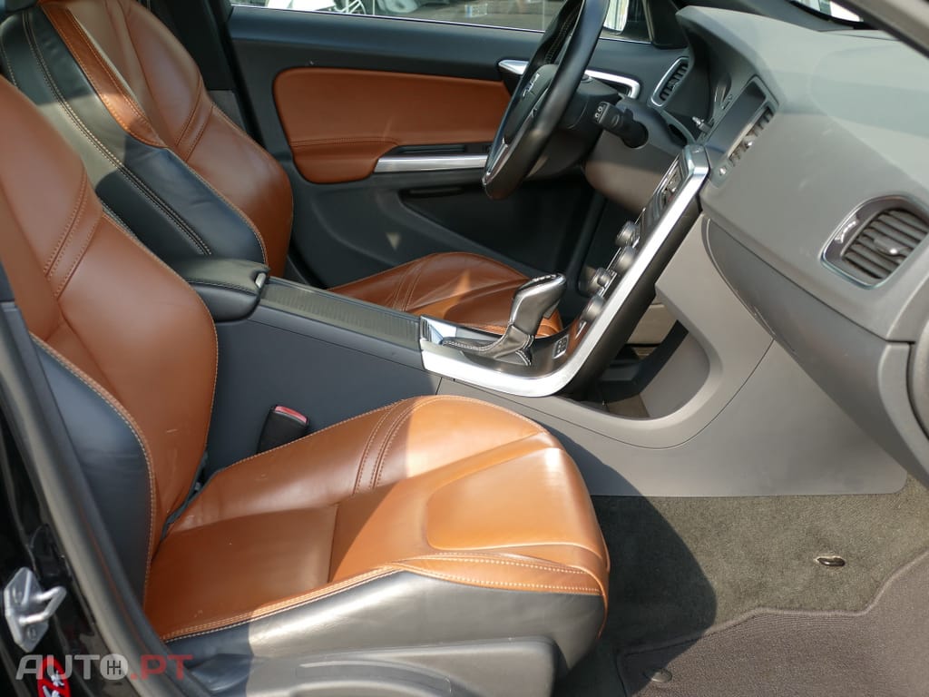 Volvo V60 2.4 D6 Summum AWD Phev