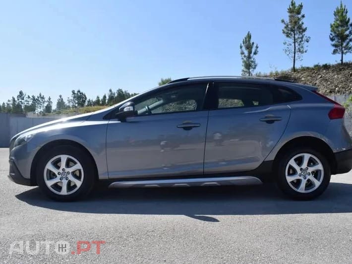 Volvo V40 Cross Country Outro