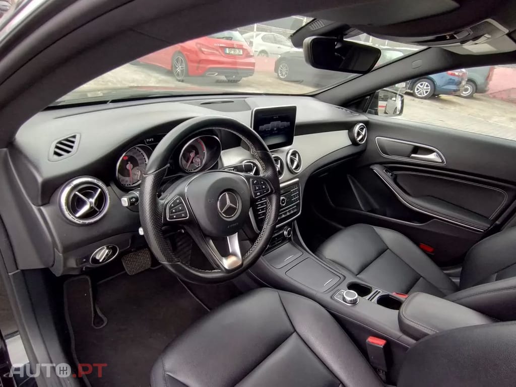 Mercedes-Benz CLA 200 D Urban Aut
