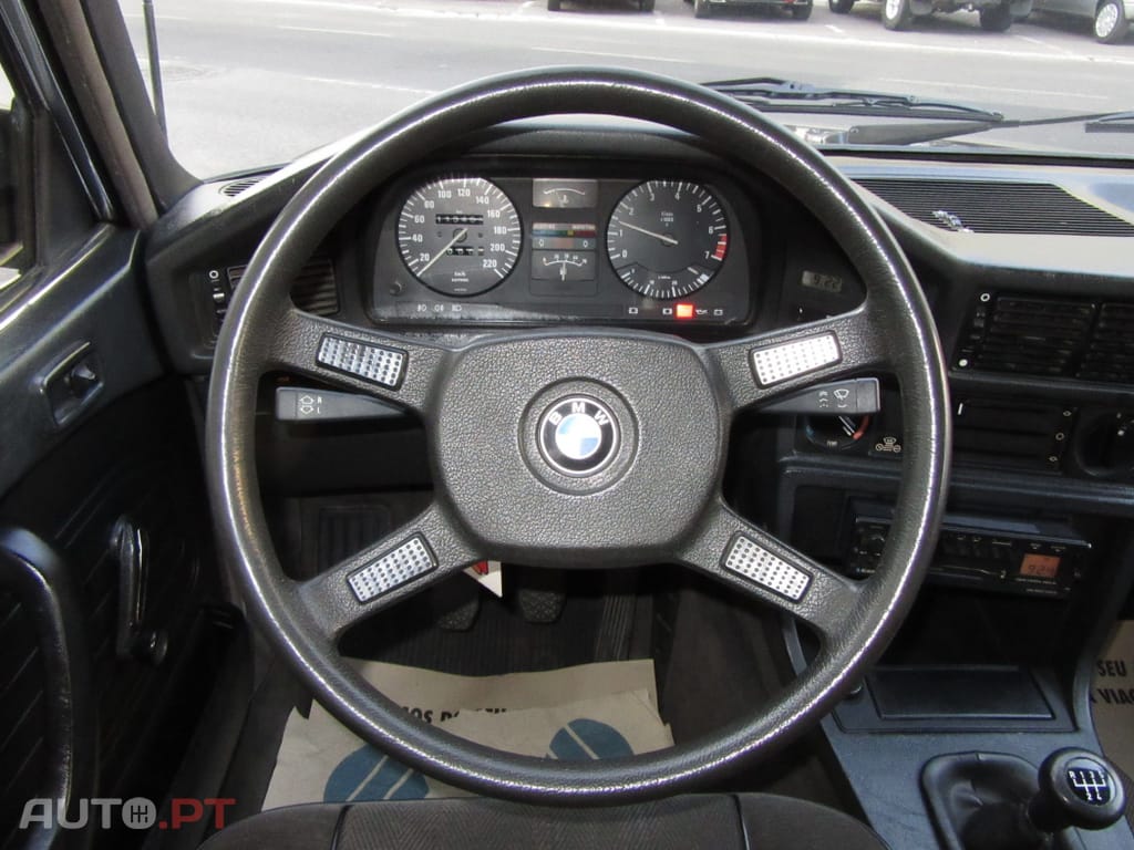 BMW 520 i E28 1983 Clássico