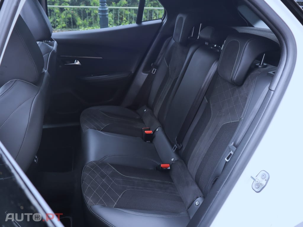 Peugeot 2008 1.5 BlueHDi GT EAT8