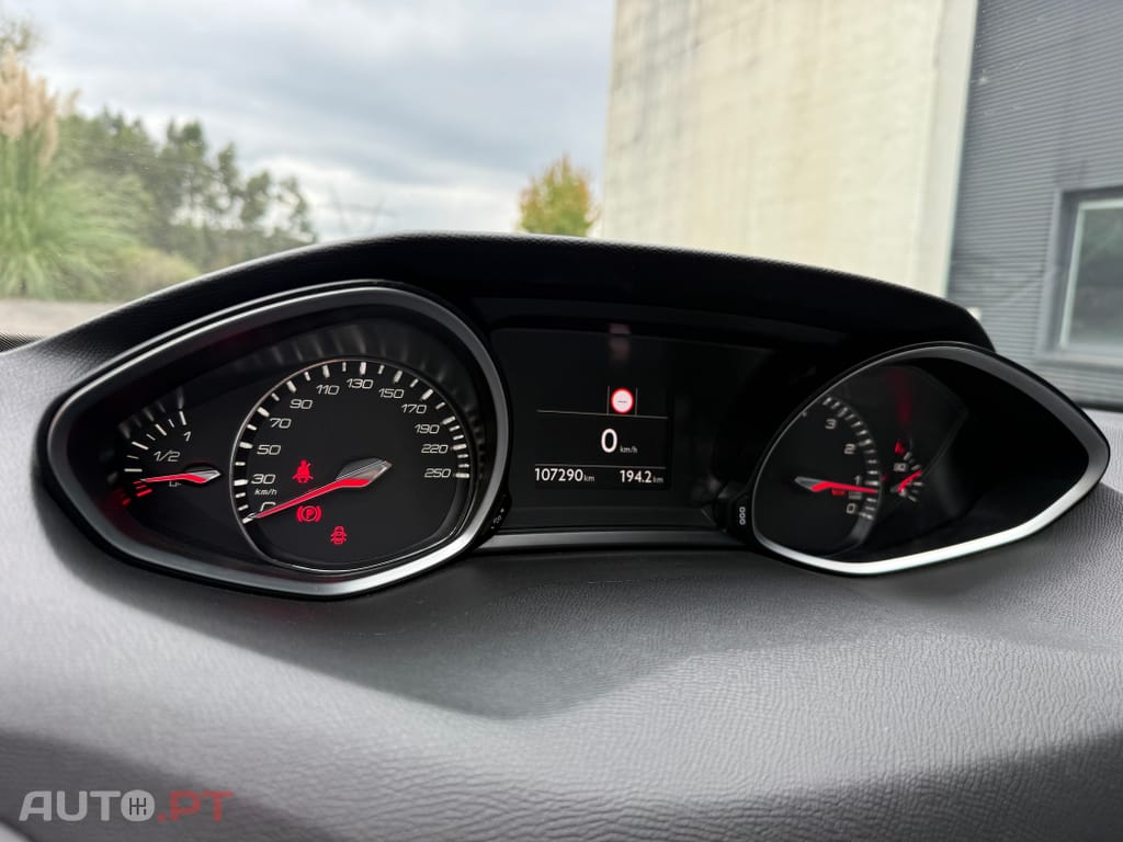 Peugeot 308 SW 1.2 PureTech Allure Full LED