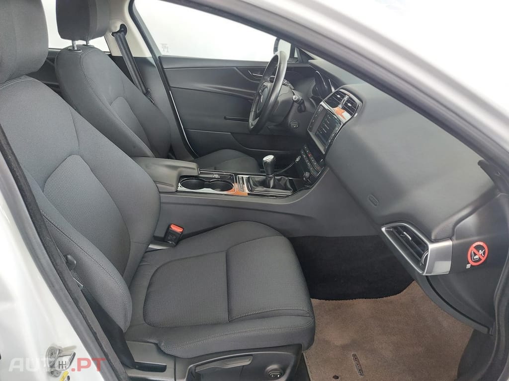Jaguar XE 2.0 D Prestige