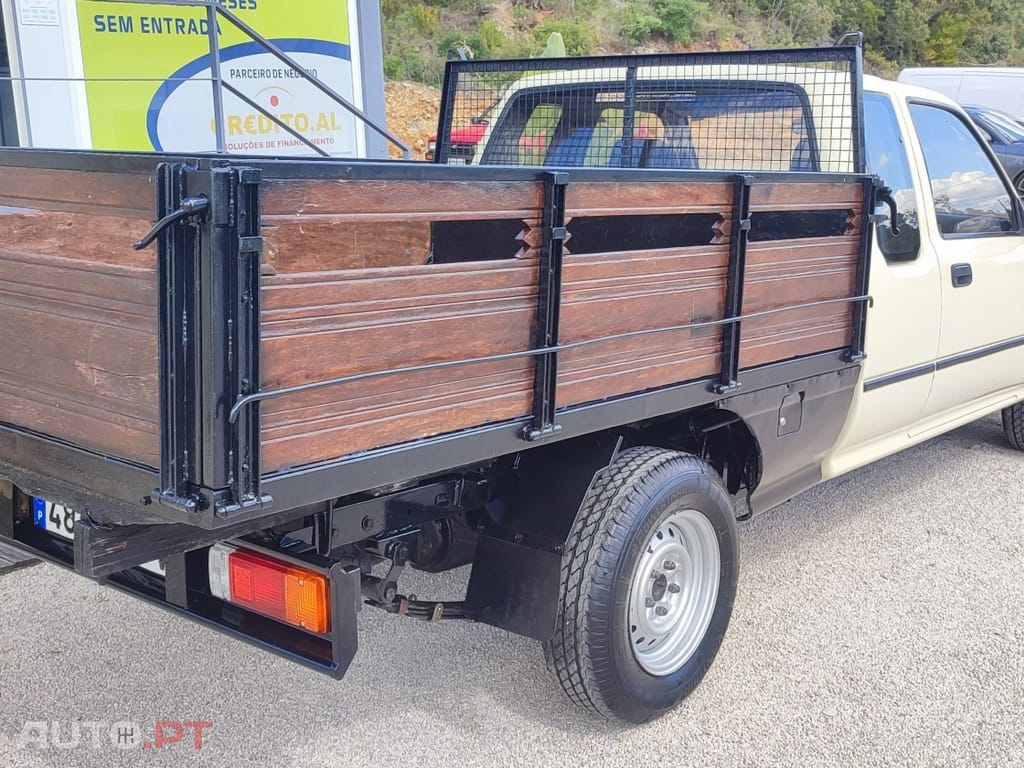Toyota Hilux 2.4 D LN150LT C.Extra