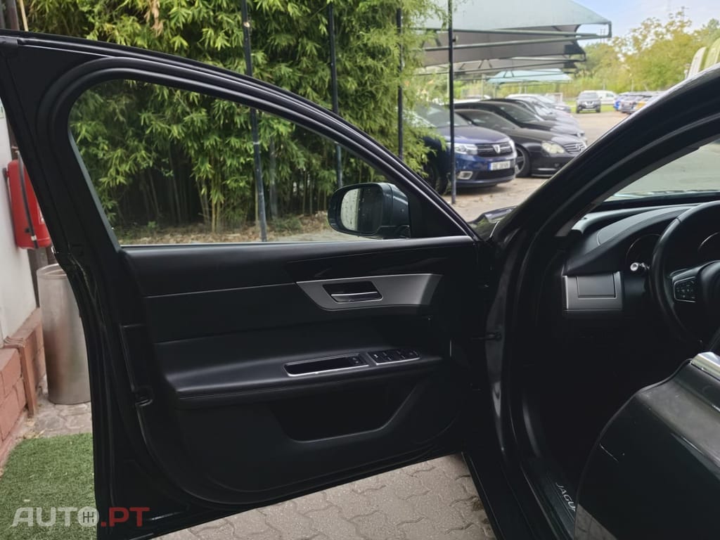 Jaguar XF 2.0 D Portfolio Aut.