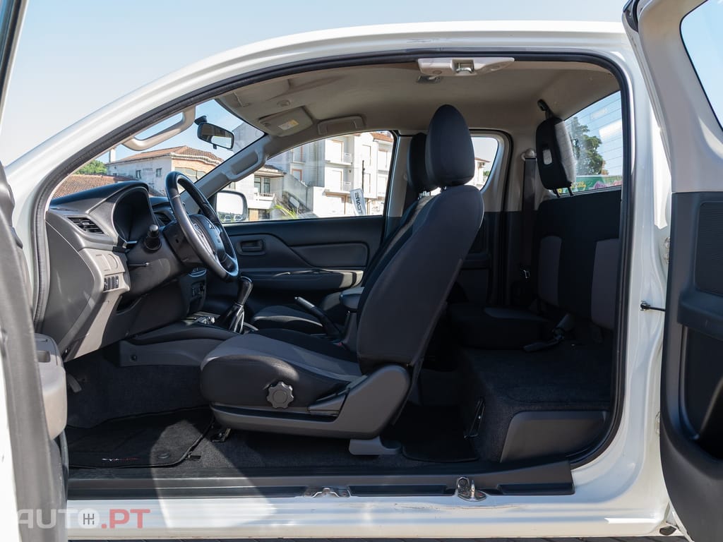 Mitsubishi L200 2.4 DI-D CD Invite 4WD