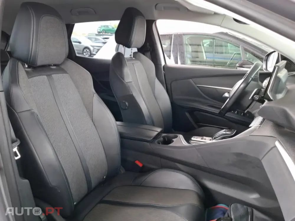 Peugeot 3008 1.6 Hybrid Allure e-EAT8