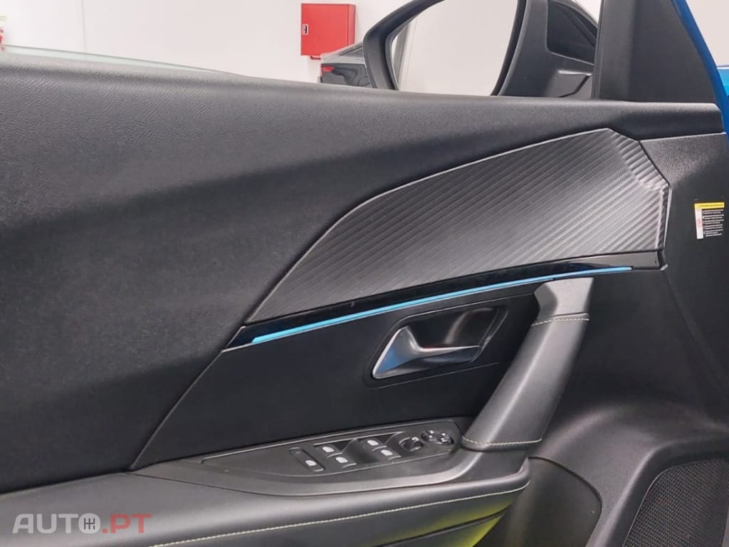 Peugeot E-2008 50 kWh GT