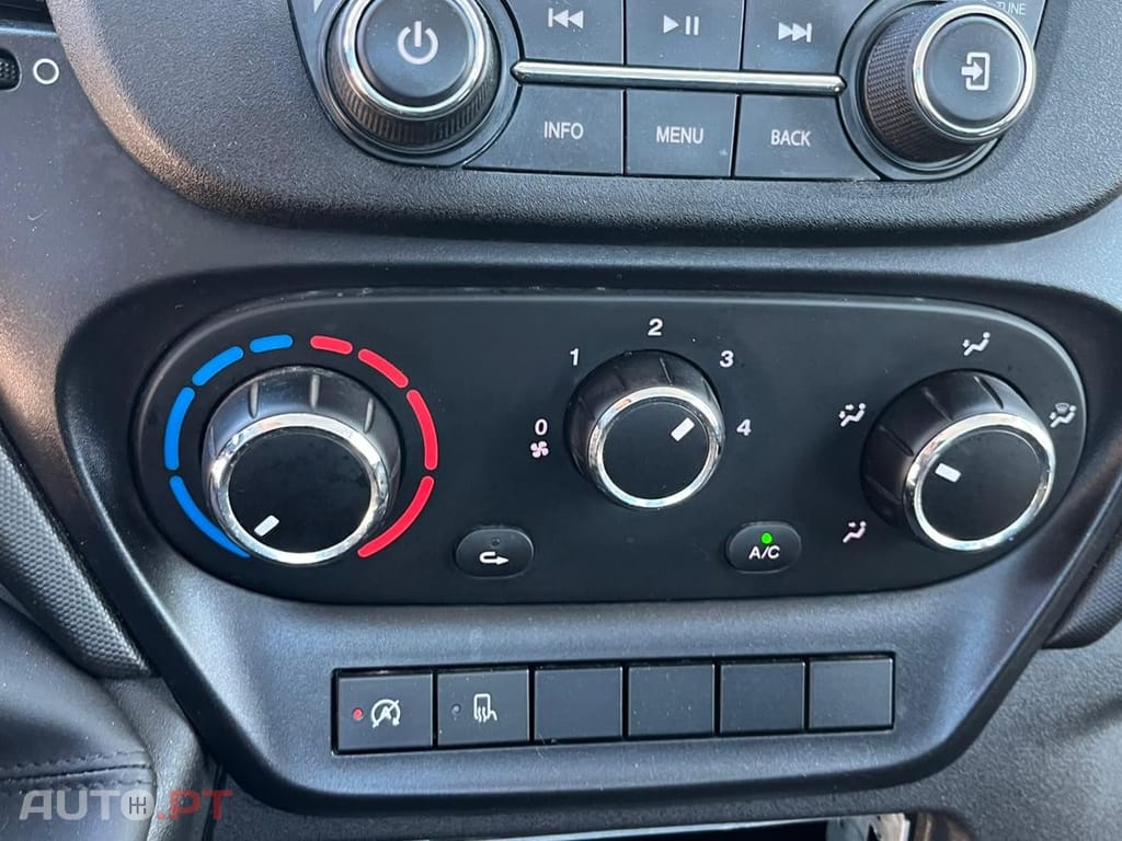 Iveco Daily BASCULA TRILATERAL