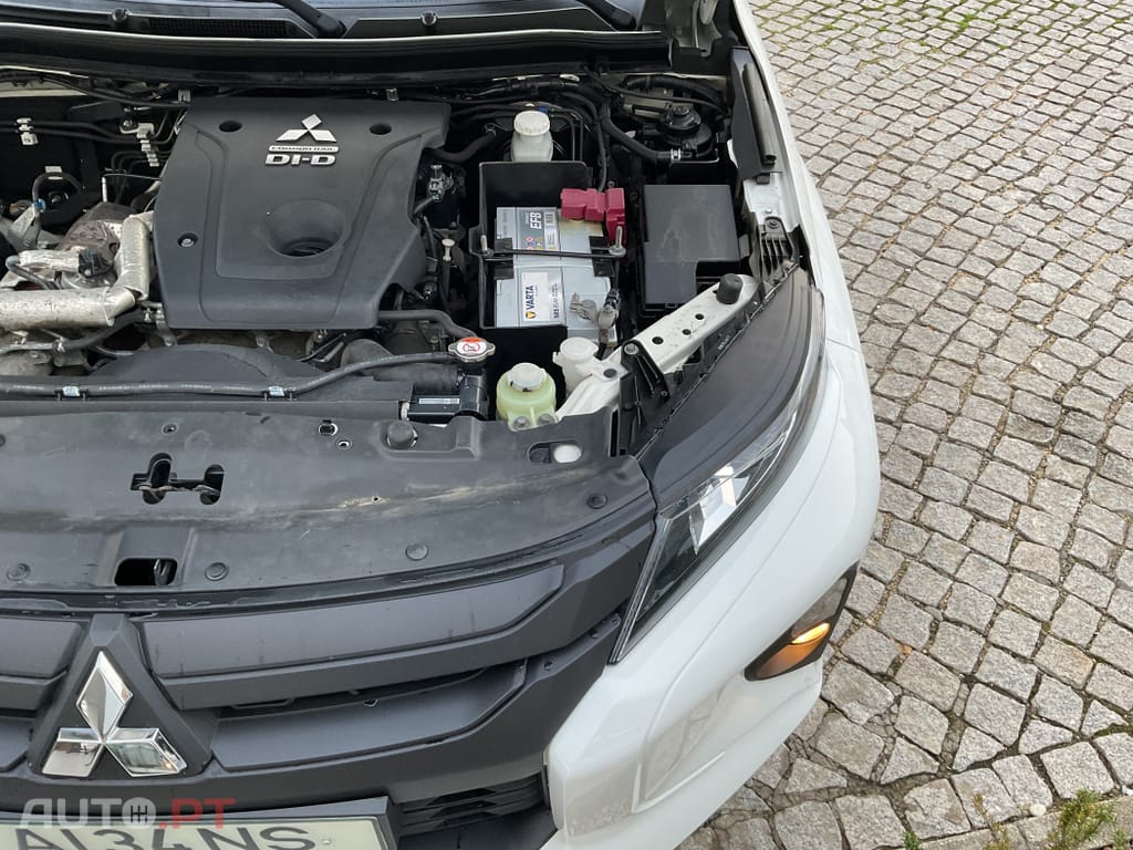 Mitsubishi L200 2.3 DI-D CD Invite Strakar Look 4WD