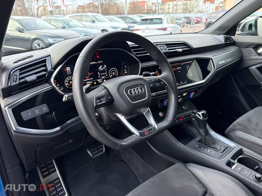 Audi RSQ3 quattro Matrix