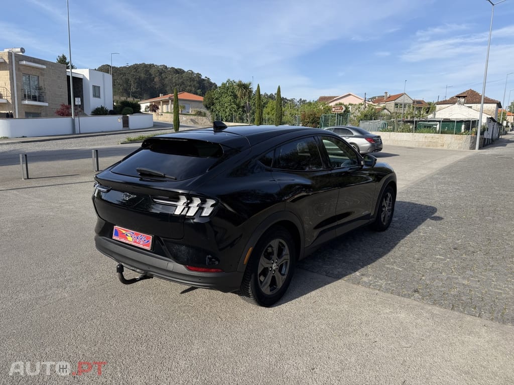 Ford Mustang Mach-E Standard