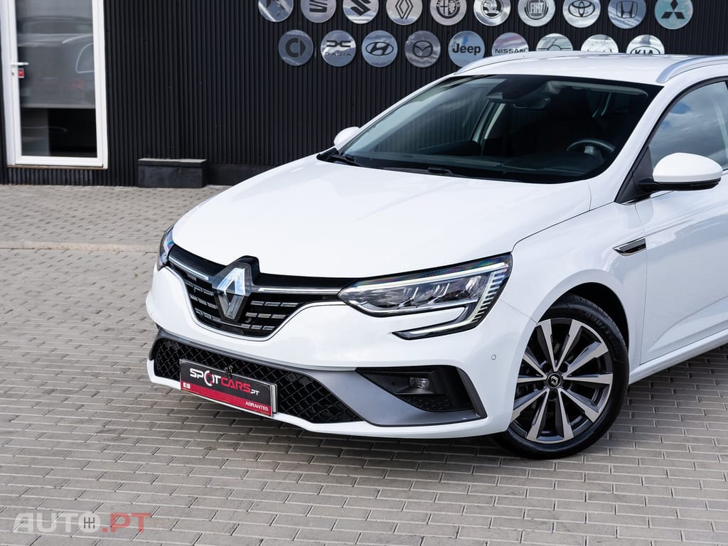 Renault Mégane Sport Tourer 1.5 Blue dCi R.S. Line — fotografia 3