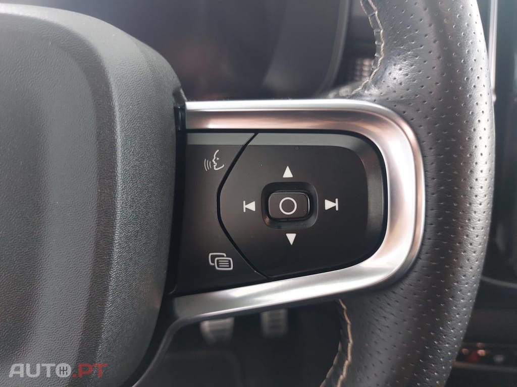 Volvo XC40 1.5 T2 Momentum Plus