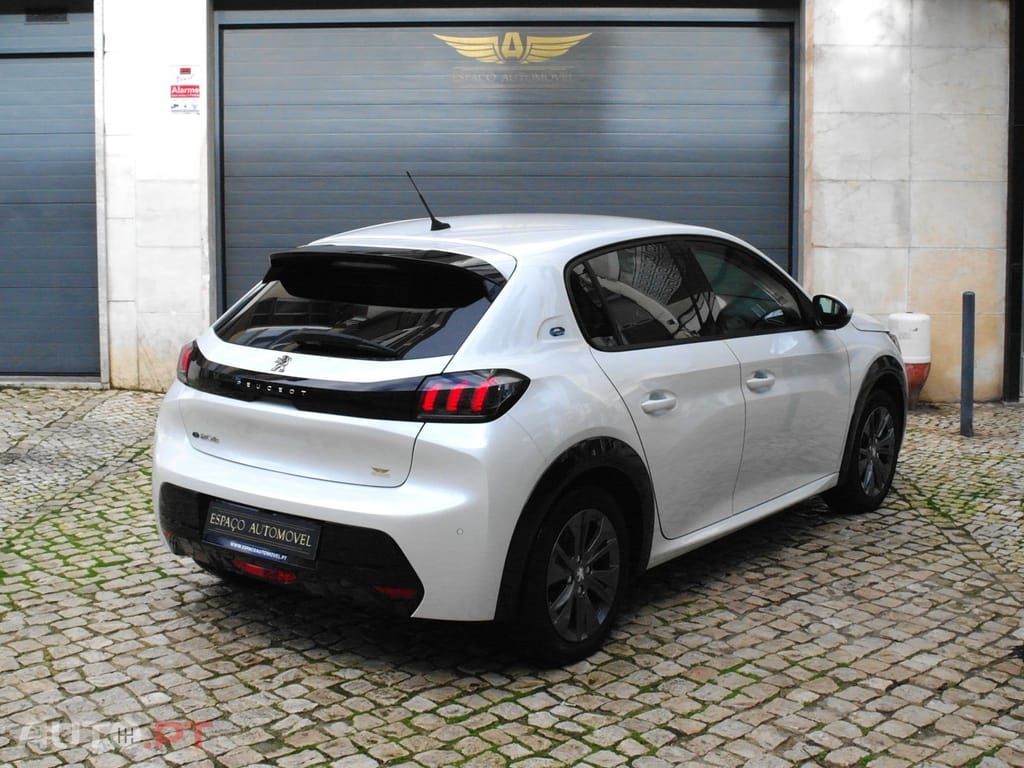 Peugeot E-208 50 kWh Active