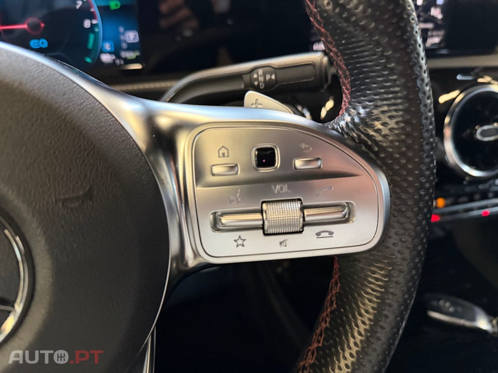 Mercedes-Benz A 250 AMG Premium I.V.A DEDUTIVEL
