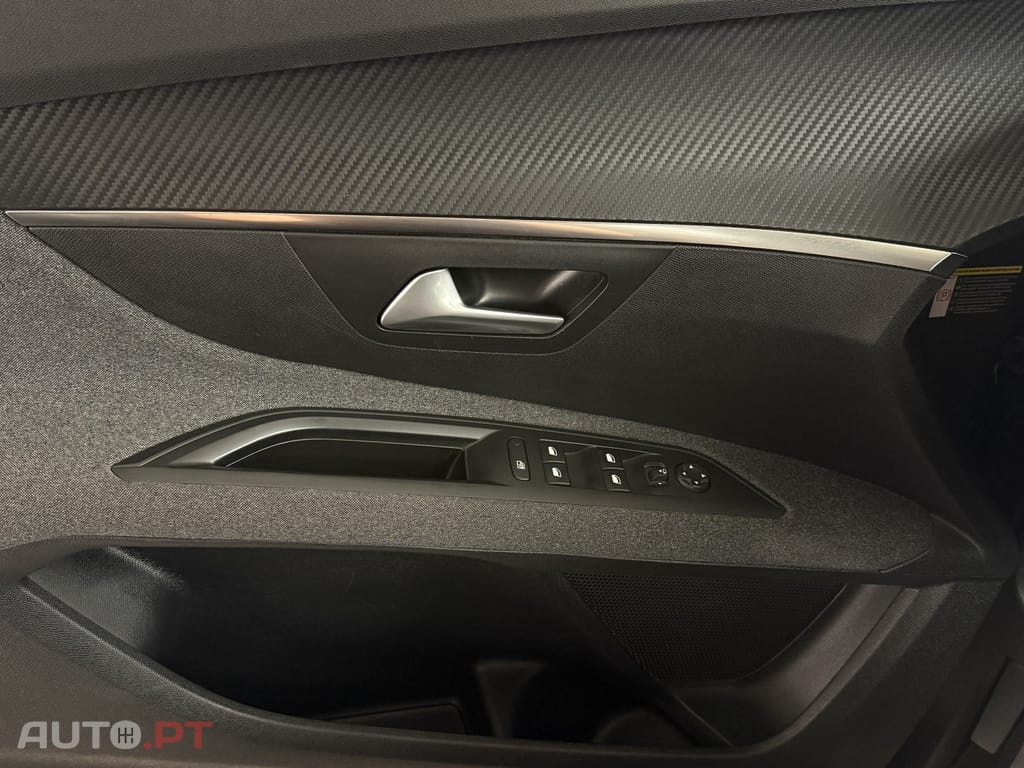 Peugeot 5008 1.2 PureTech Allure EAT8