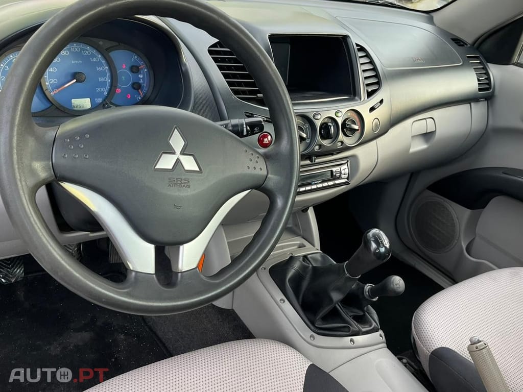 Mitsubishi L200 4X4  CAIXA COM 2250 mm