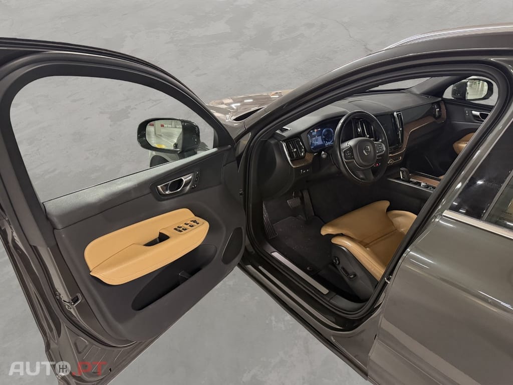 Volvo XC60 2.0 T8 PHEV Momentum AWD