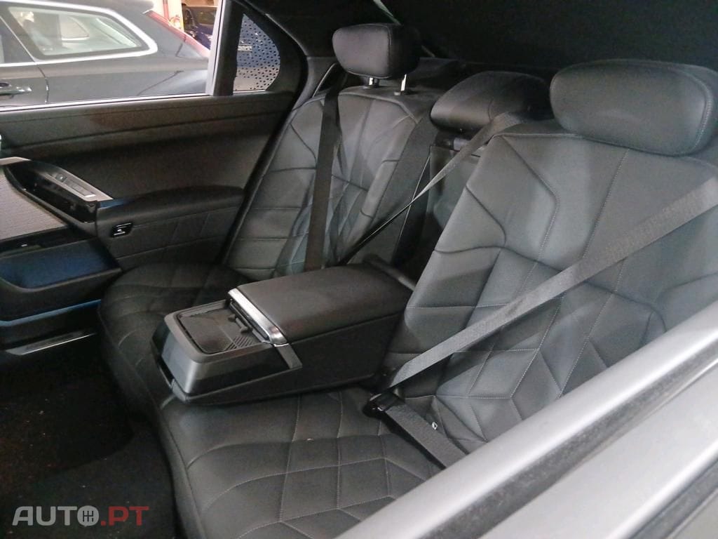 BMW i7 xDrive60 Pack Desportivo M Pro