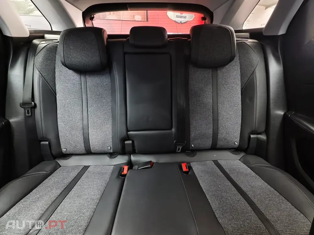 Peugeot 3008 1.6 BlueHDi Allure EAT6 J18