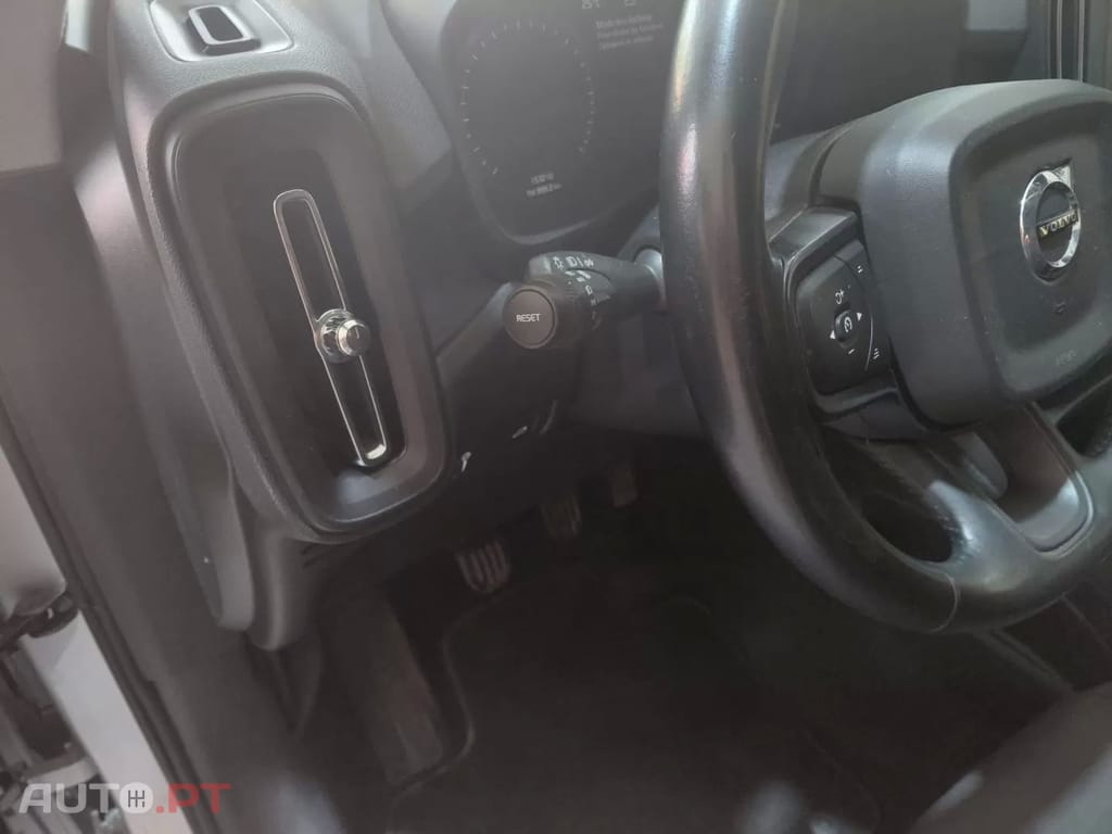 Volvo XC40 1.5 T3 Momentum Tech Edition