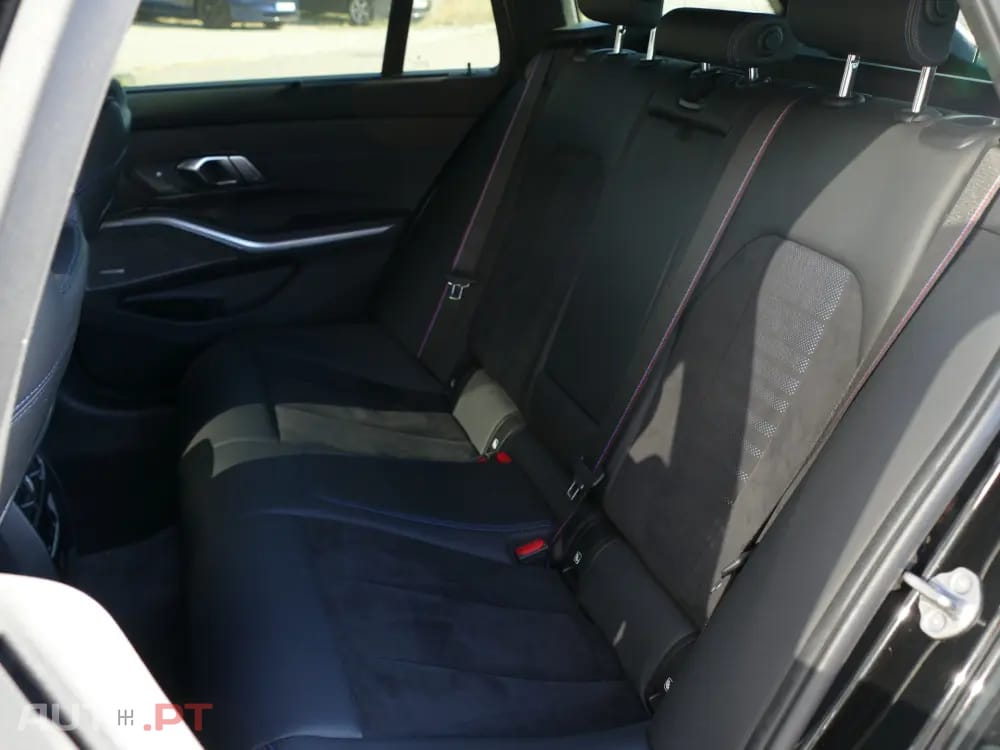 BMW 330 e Pack Desportivo M Auto