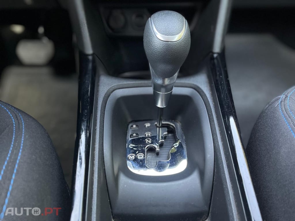 Peugeot 2008 1.2 PureTech Signature EAT6