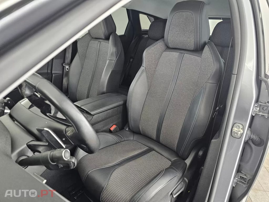 Peugeot 3008 1.6 Hybrid Allure e-EAT8