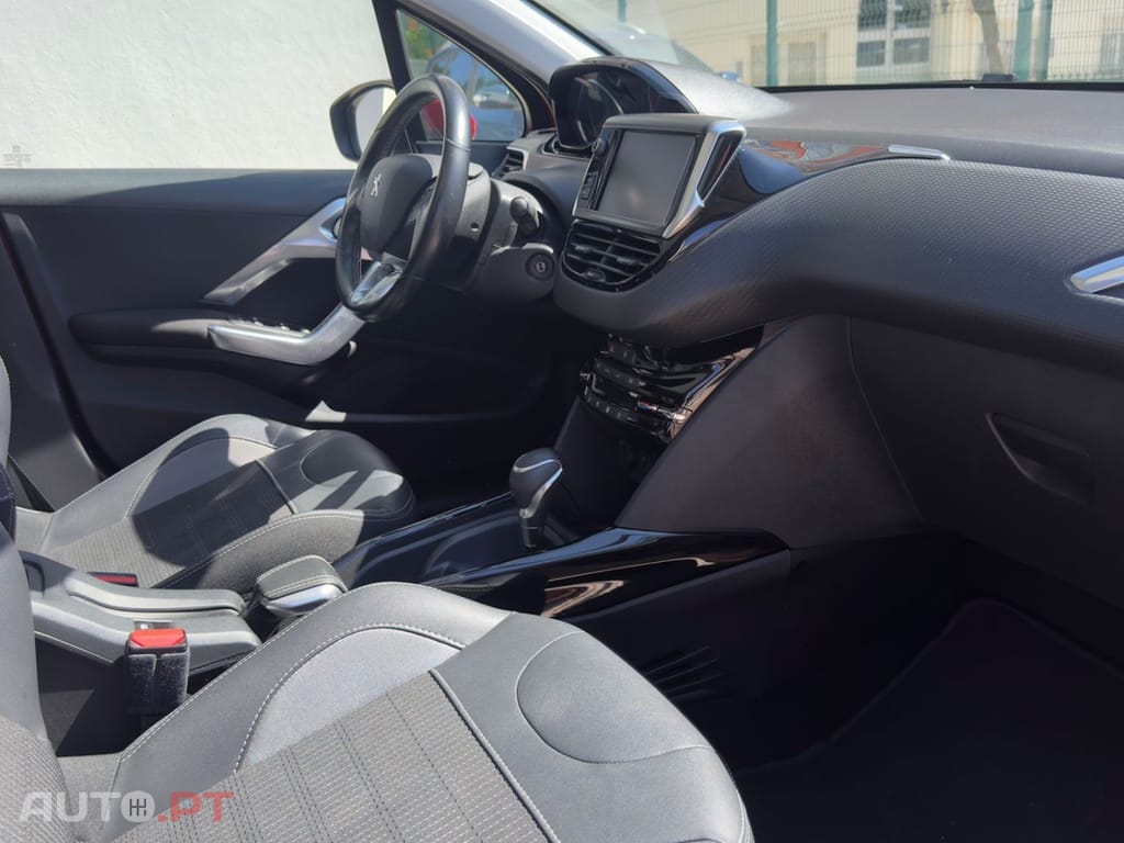 Peugeot 2008 1.2 PureTech Allure EAT6