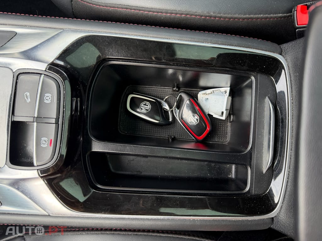 MG EHS PHEV Hybrid Luxury