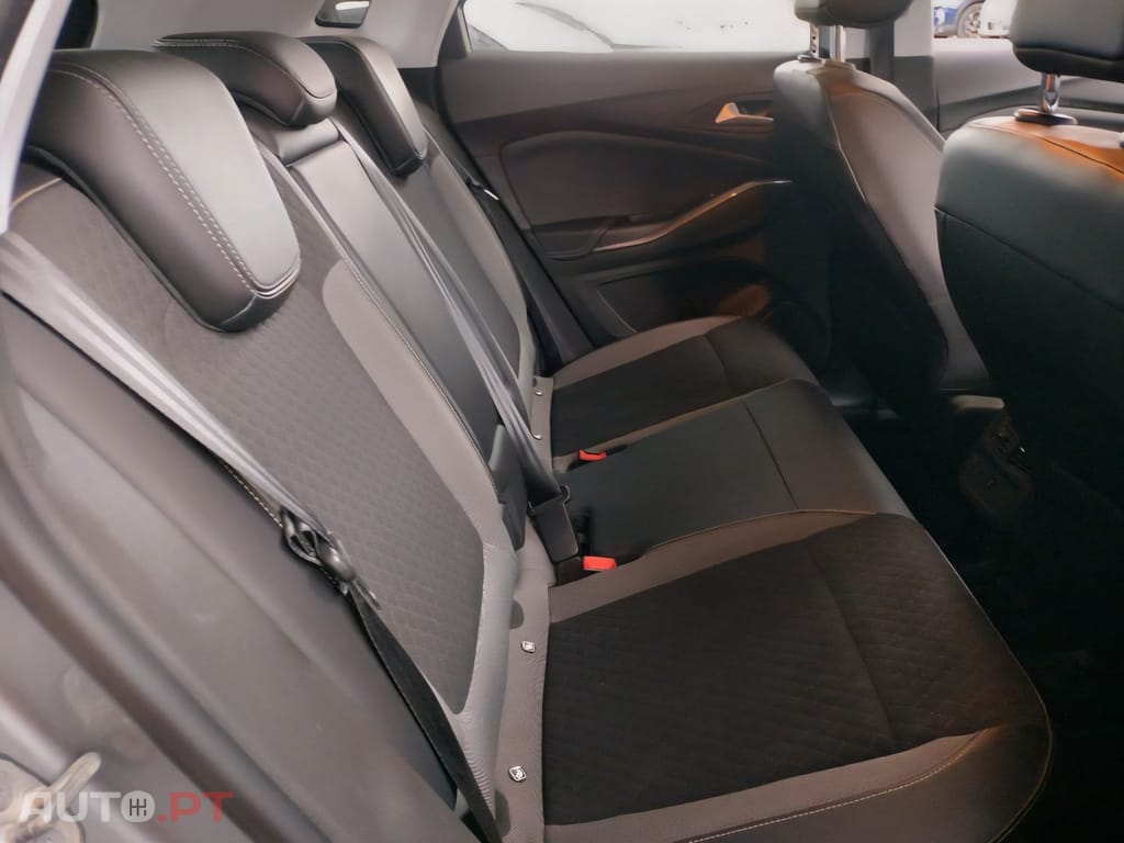 Opel Grandland (X) 1.6 T PHEV Design & Tech